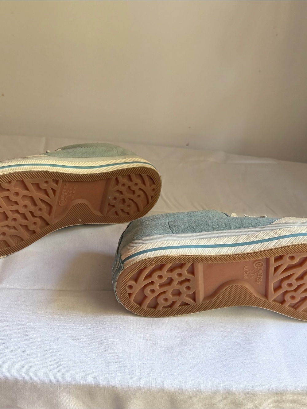 Converse Women’s AllStar Suede Sneakers in Pale Blue and Cream Size 8 - Picture 5 of 5